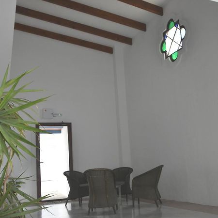 Hostal Dona Lola Marina 자하라드로아튠스 외부 사진