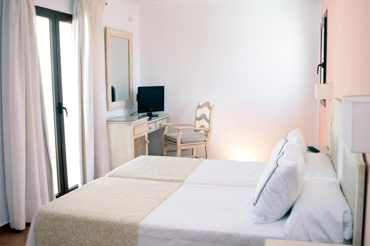 Hostal Dona Lola Marina 자하라드로아튠스 외부 사진